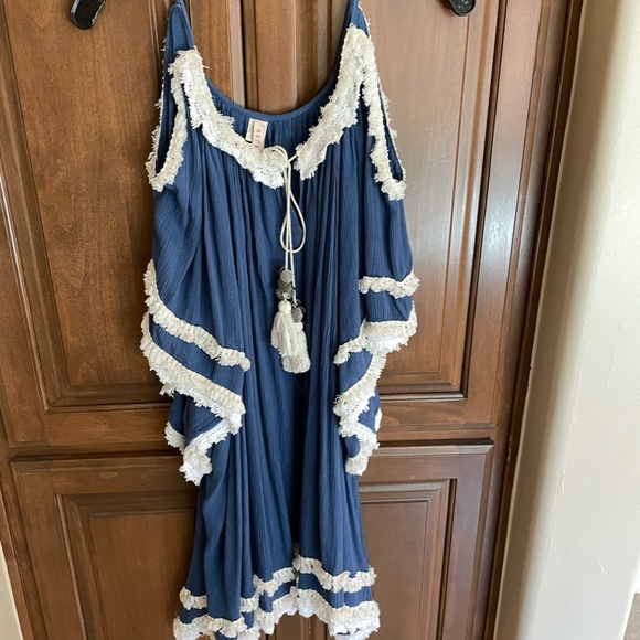 beautiful RAGA drop shoulder with detail fringe and tassels! - Picture 2 of 3